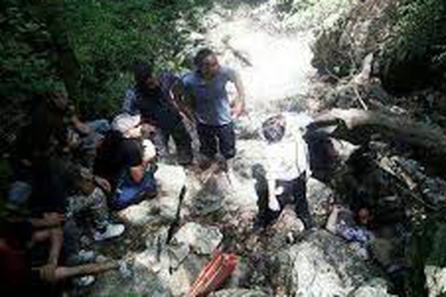 تصویر مرگ فجیع 2 دختر خردسال بخاطر ریزش وحشتناک کوه در شیرآباد