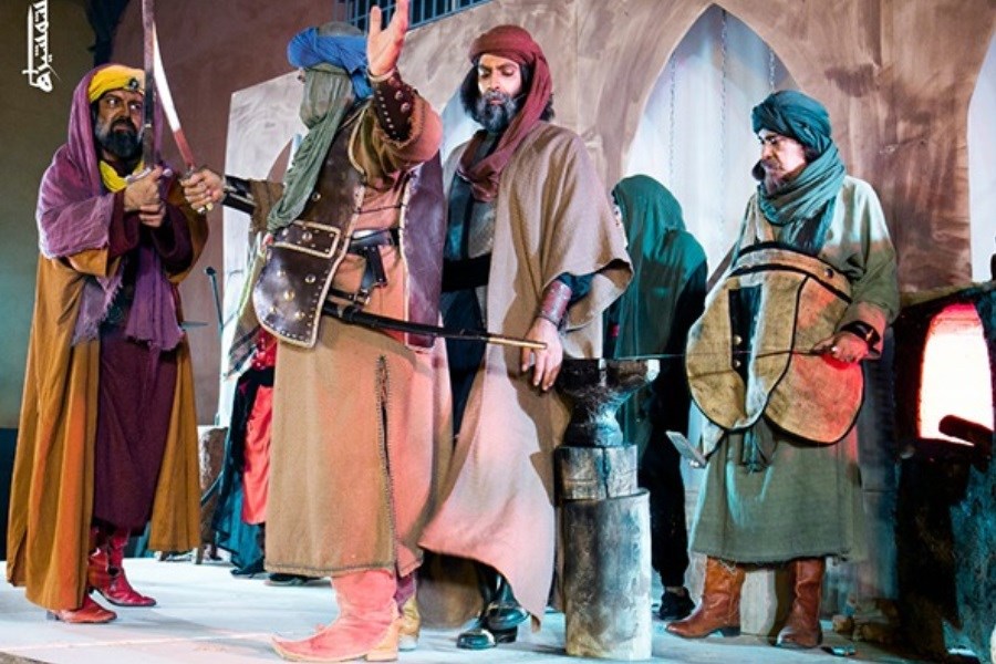 تصویر اجرای نمایش آئینی &quot; شمشیر ها &quot; در پردیس تئاتر تهران