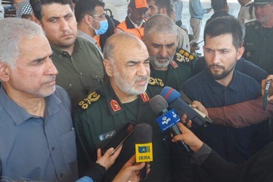 تصویر حضور فرمانده کل سپاه در مرزهای شلمچه و چذابه