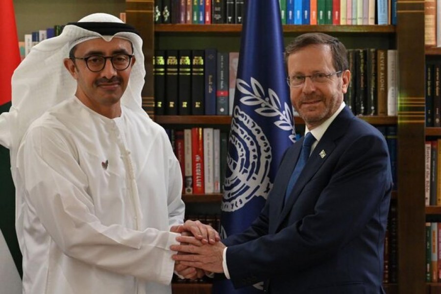 دیدار و گفت‌وگوی وزیر خارجه امارات با رئیس رژیم صهیونیستی