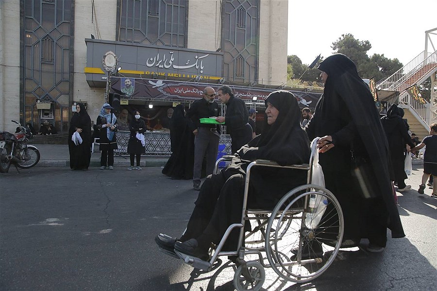 تصویر خدمت رسانی موکب بانک ملی ایران به دلدادگان اربعین حسینی در تهران