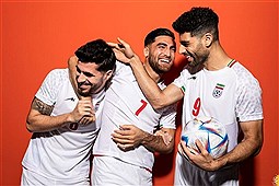 انتقاد از ژست بازیکنان تیم ملی مقابل دوربین