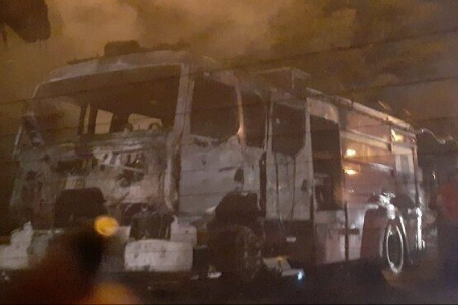 تصویر خسارت به ۳۵ دستگاه خودرو آتش‌نشانی در حوادث اخیر&#47; 5 آتش نشان آسیب دیدند