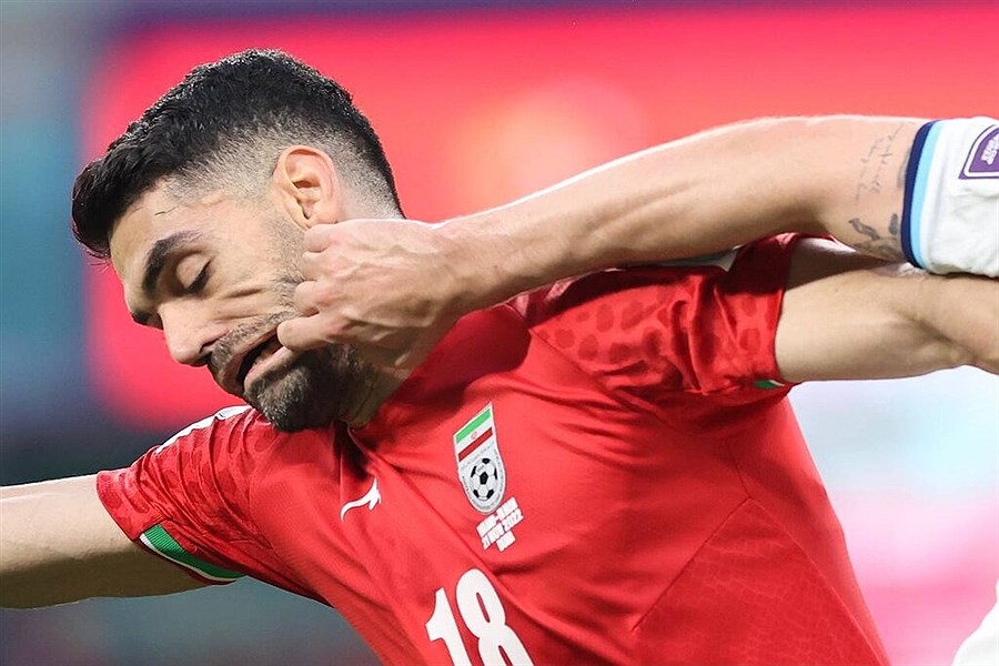 تصویر واکنش علی کریمی پس از شکست تاریخی ایران در جام جهانی