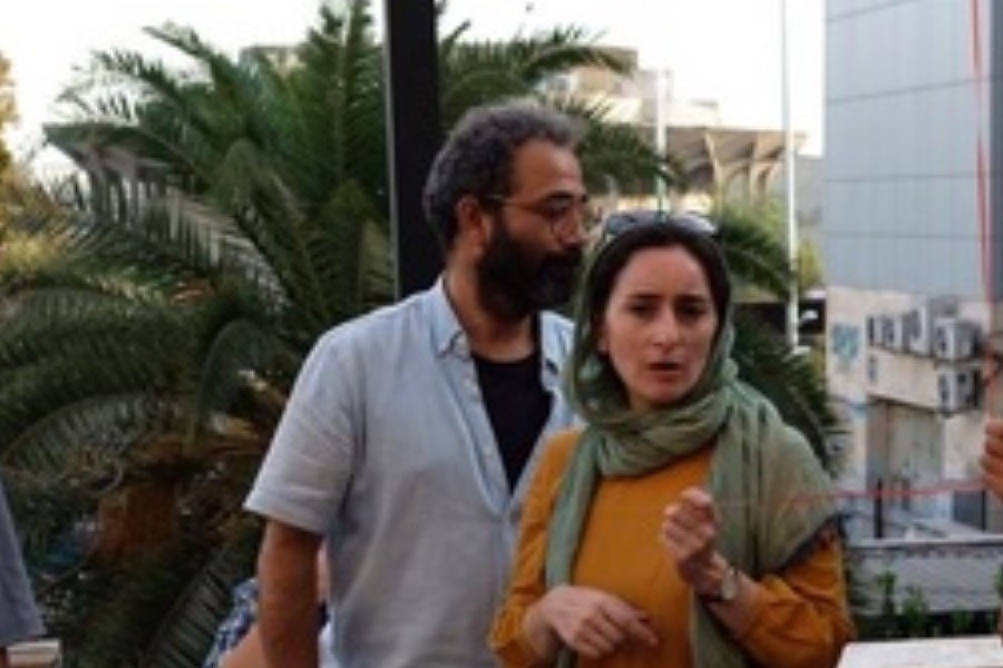 تصویر بازداشت سهیلا گلستانی و حمید پورآذری