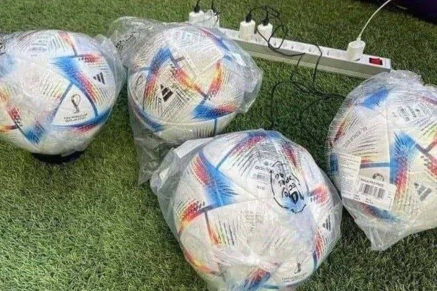 توپ های جام جهانی را قبل بازی به برق می‌زنند!