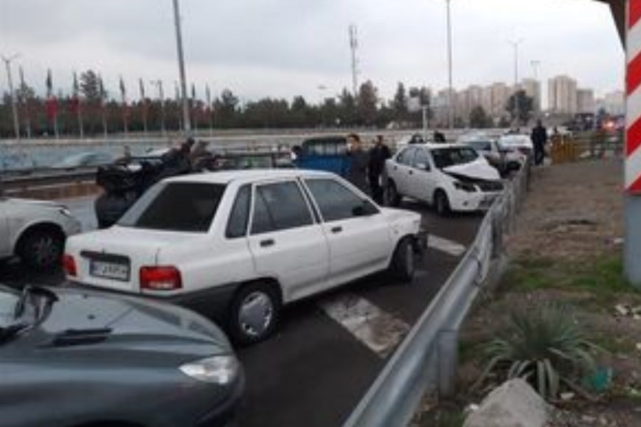 تصادف ۳۲ خودرو در اتوبان قزوین&#47; فیلم