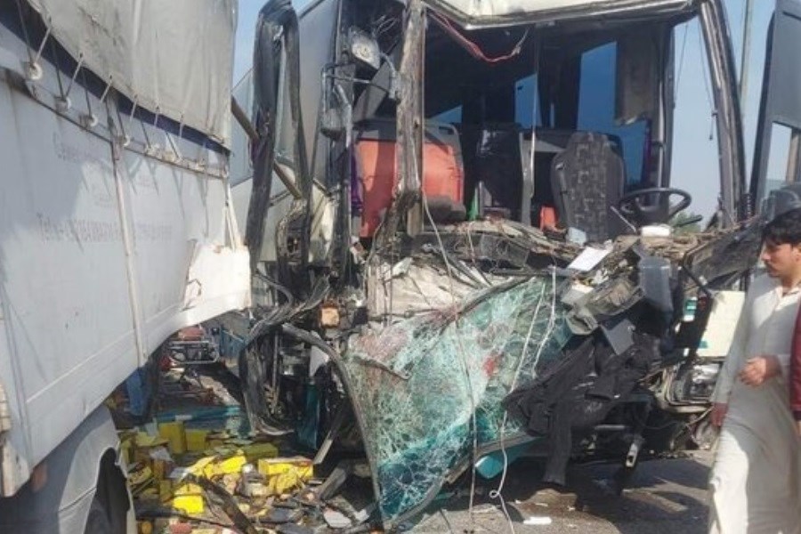 تصویر تصادف اتوبوس حامل زائران ایرانی در عراق + جزییات