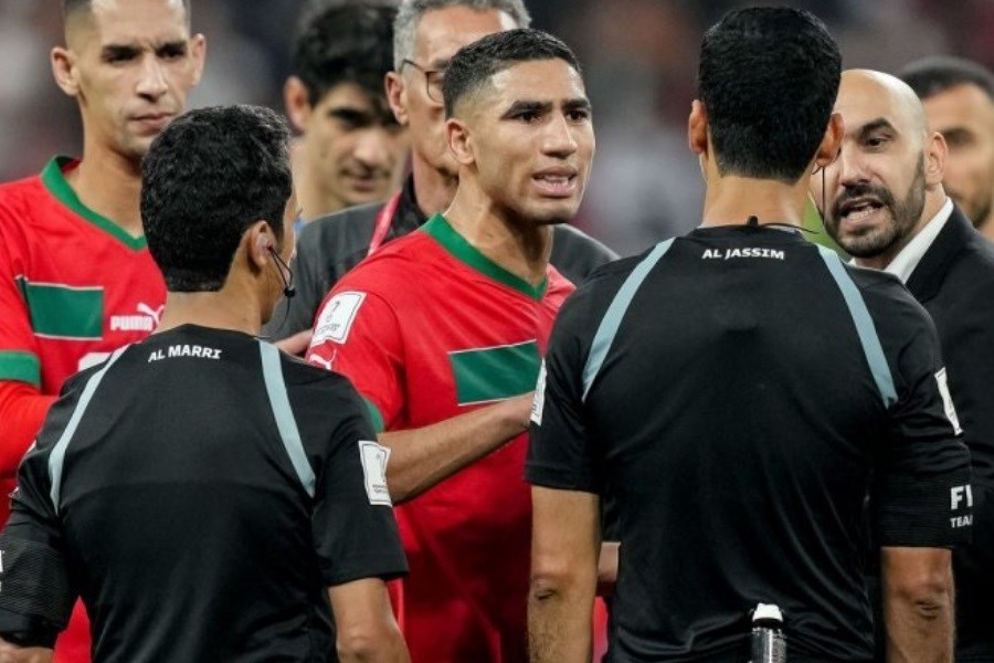 تصویر حمله ستاره مراکش به رئیس فیفا در راهروی ورزشگاه