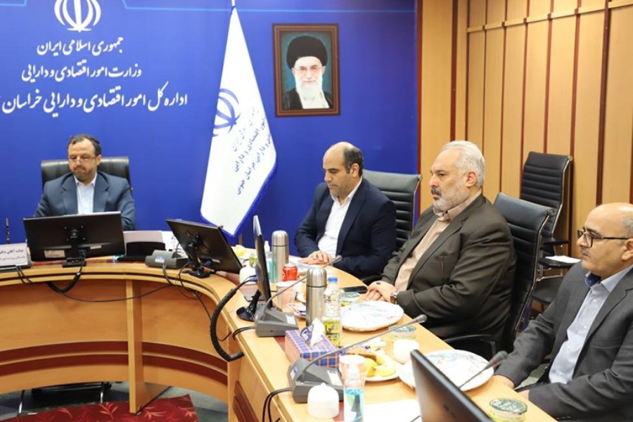 تصویر تقدیر وزیر اقتصاد از حمایت های بانک ملی ایران در راستای نصب تجهیزات در گمرک ماهیرود