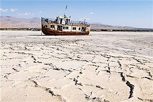تصویری ناراحت کننده از وضعیت دریاچه ارومیه + عکس
