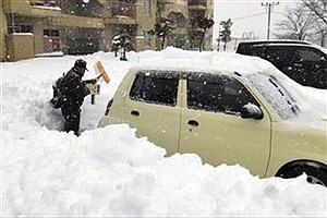 بارش سنگین برف در ژاپن&#47; 14 تن جان باختند