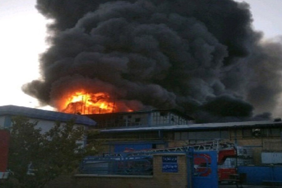 تصویر آتش‌سوزی مرگبار در یک واحد صنعتی قزوین