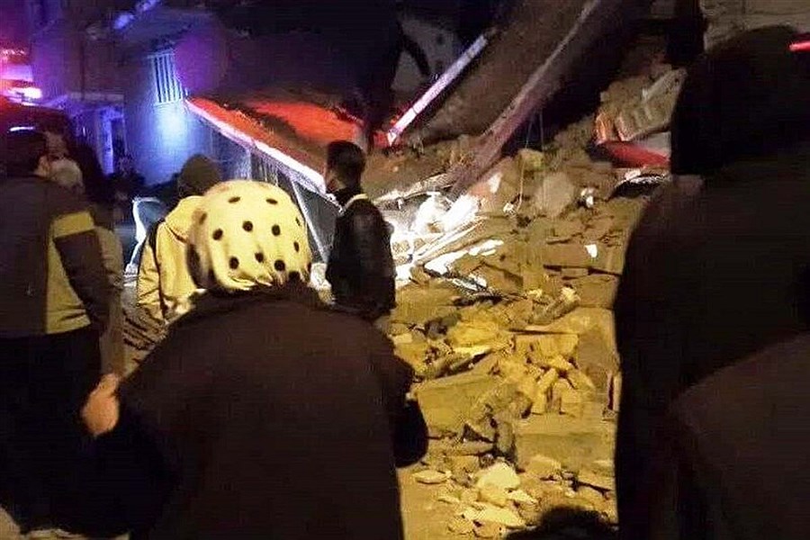 تصویر ۲ کشته و ۴ زخمی بر اثر انفجار گاز در بوکان