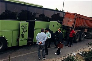 برخورد مرگبار اتوبوس کارگران با کامیون کشته داد