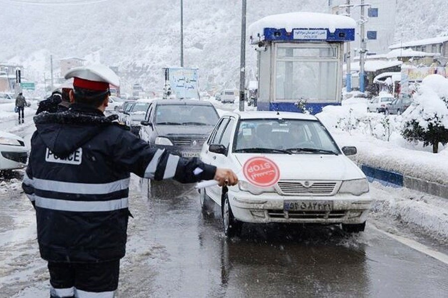 آخرین وضعیت ترافیکی و جوی جاده‌های کشور &#47; بارش برف و باران در جاده‌های ۱۳ استان