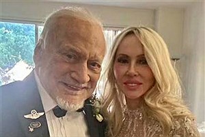 ازدواج عجیب آقای فضانورد در ۹۳ سالگی!