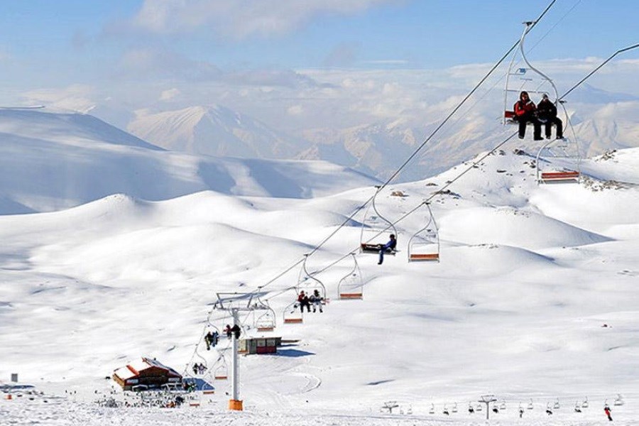 تصویر پیست اسکی بین‌المللی نسار بیجار به دلیل فرسوده شدن به ورطه تعطیلی کشیده شده است