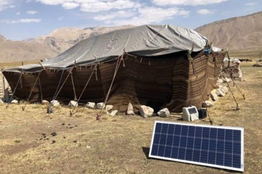 توزیع ۱۰ پنل خورشیدی بین عشایر بروجرد