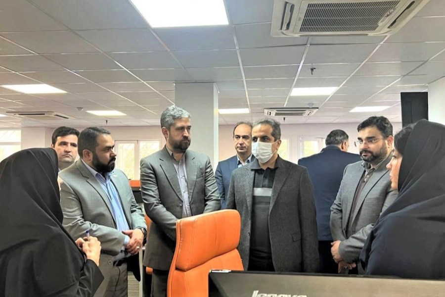 تصویر عضو هیأت مدیره و مدیران بیمه ایران از مرکز جامع پاسخگویی به ذینفعان بازدید کردند