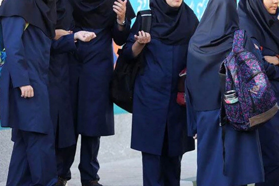 تصویر مسمومیت به مدرسه دخترانه ای در نارمک تهران رسید