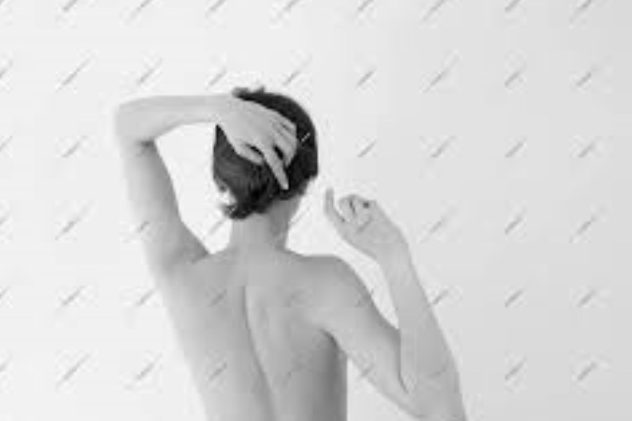 برهنه‌شدن مردی در موزه مقابل دختران! + عکس