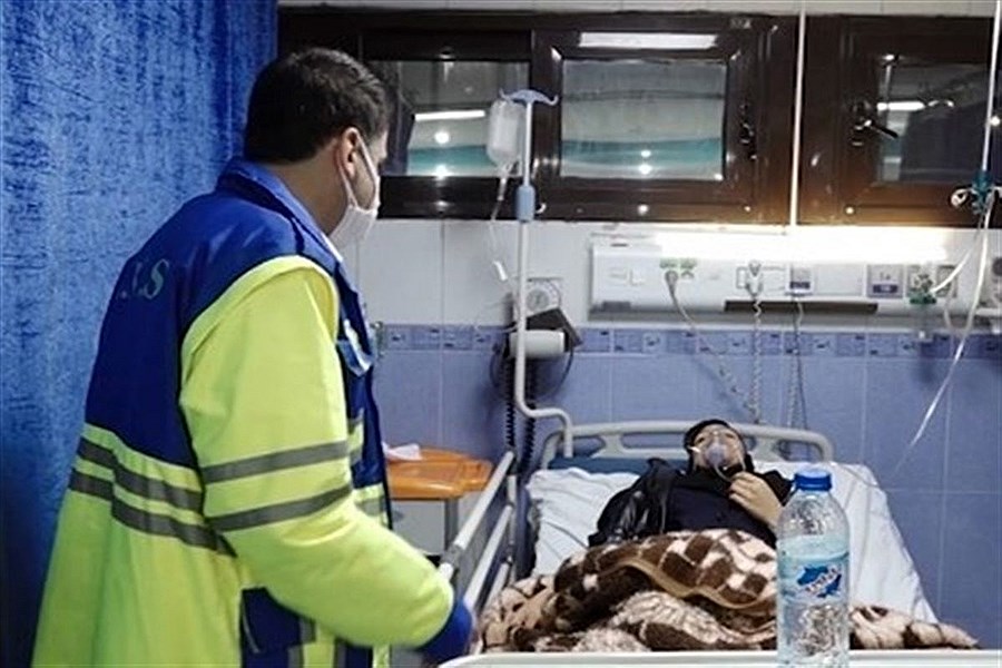 تصویر مسمومیت دانش‌آموزان به شهرستان کوار رسید&#47; انتقال ۲۷ نفر به بیمارستان
