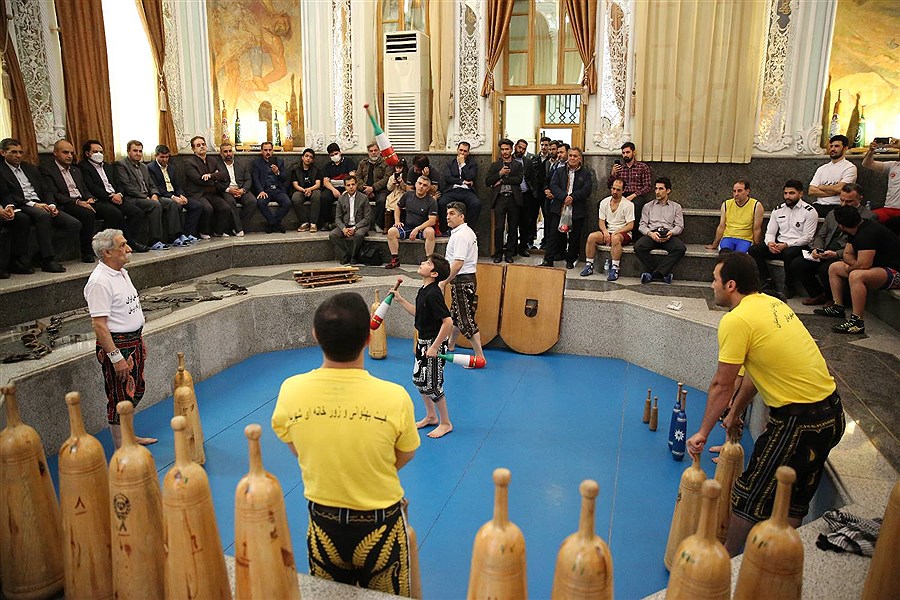 مسابقات کشتی یادواره شهید سلیمانی در زورخانه بانک ملی ایران برگزار شد
