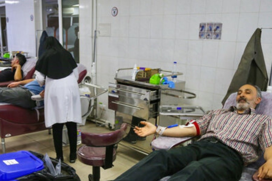 تصویر اهدای خون در ایران کاملا داوطلبانه است