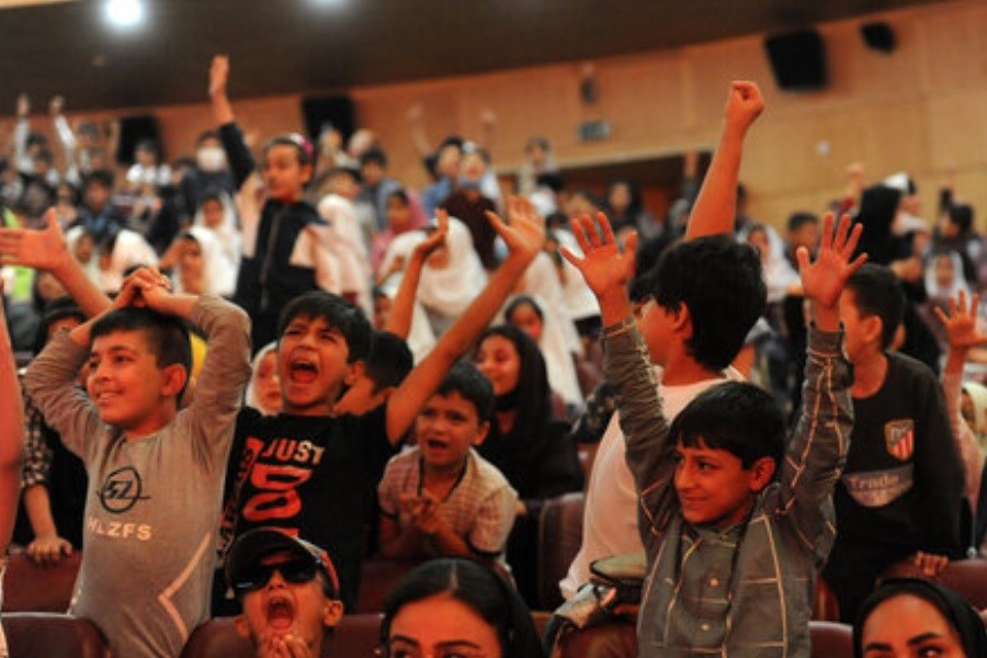 تصویر مهمانی ویژه برای ۱۰۰۰ کودک کار در فرهنگسرای اشراق