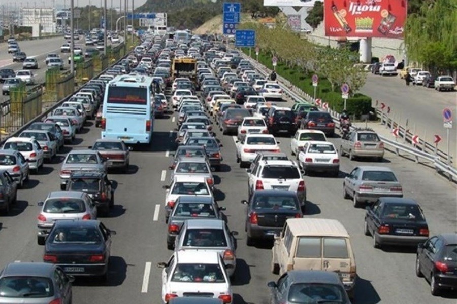 تصویر یک ساعت ترافیک برای چند کیلومتر ناقابل! &#47; حرکت کند آسفالت کاری معاونت عمران شهرداری تهران