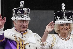 از هوش رفتن شماری از نظامیان در مراسم تاج گذاری پادشاه انگلیس+تصاویر
