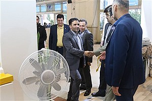 حضور عضو هیات مدیره بانک ملی ایران از غرفه بانک در نمایشگاه کتاب