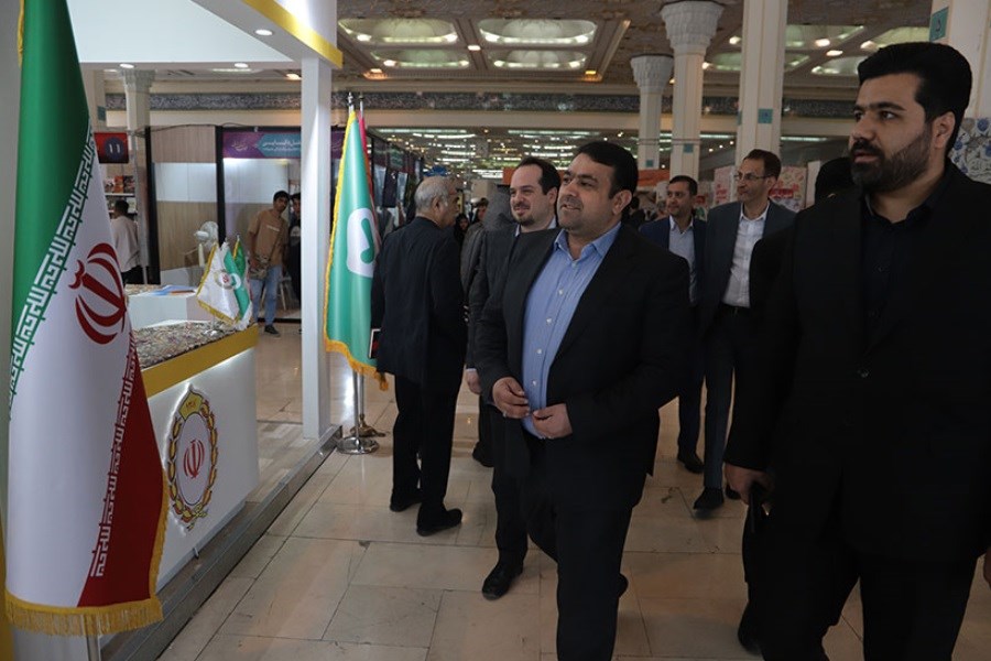 تصویر بازدید سرپرست بانک ملی ایران از سی و چهارمین نمایشگاه کتاب تهران