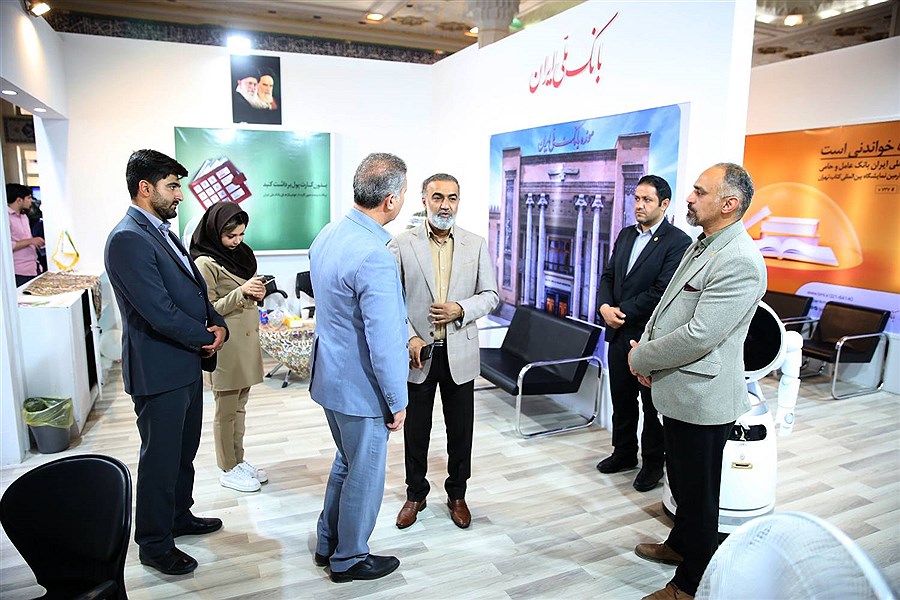 تصویر استقبال از خدمات بانک ملی ایران در سی و چهارمین دوره نمایشگاه بین المللی کتاب تهران