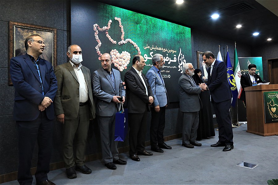 تصویر تقدیر کمیته امداد امام خمینی(ره) از بانک پارسیان و صندوق قرض‌الحسنه پارسیان
