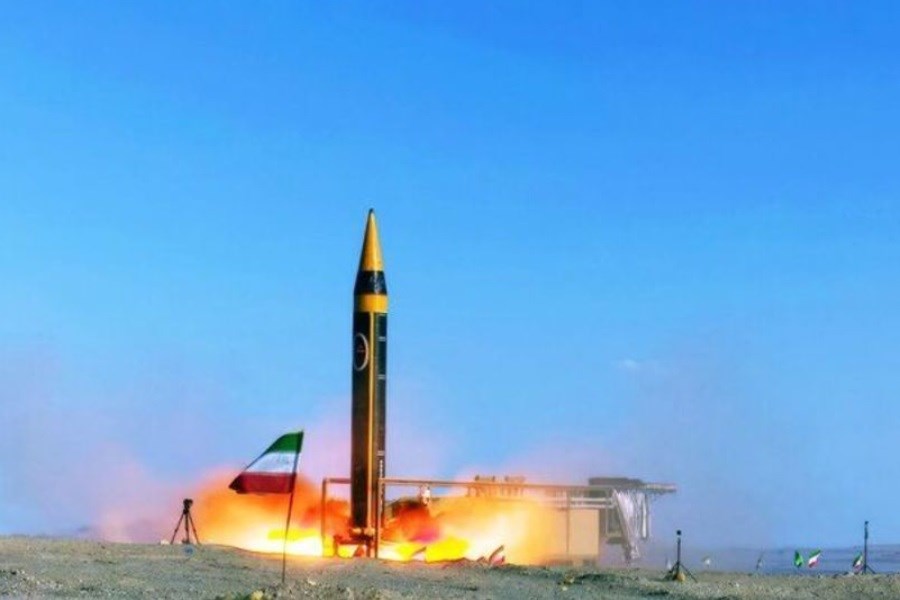 تصویر رونمایی از موشک «خرمشهر ۴» با حضور وزیر دفاع
