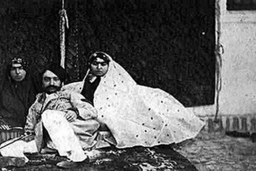 زنان قاجار زیبا بودند؛ شاه عکس‌ها را دستکاری کرد+عکس