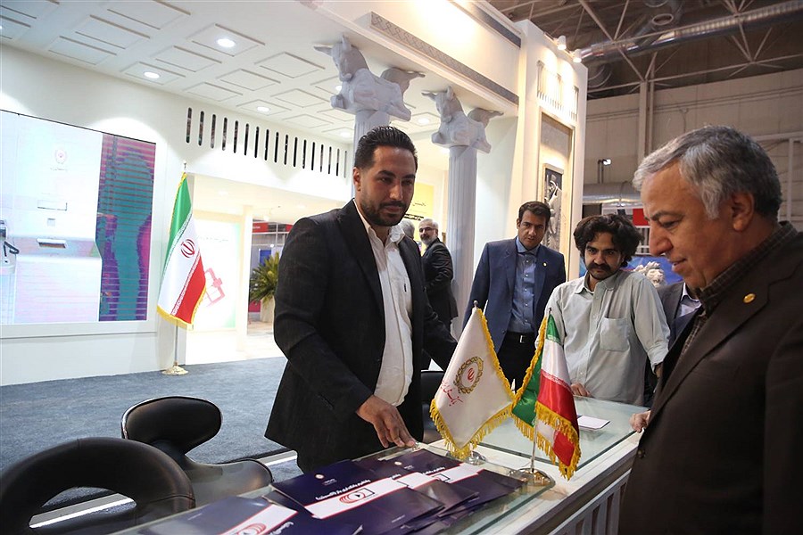 تصویر بانک ملی ایران در نمایشگاه صنعت مالی چهره ای شایسته و ارزنده نشان داد