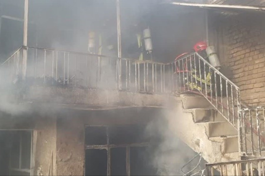 تصویر نجات 6 نفر و مهار آتش خانه ویلایی در مشهد