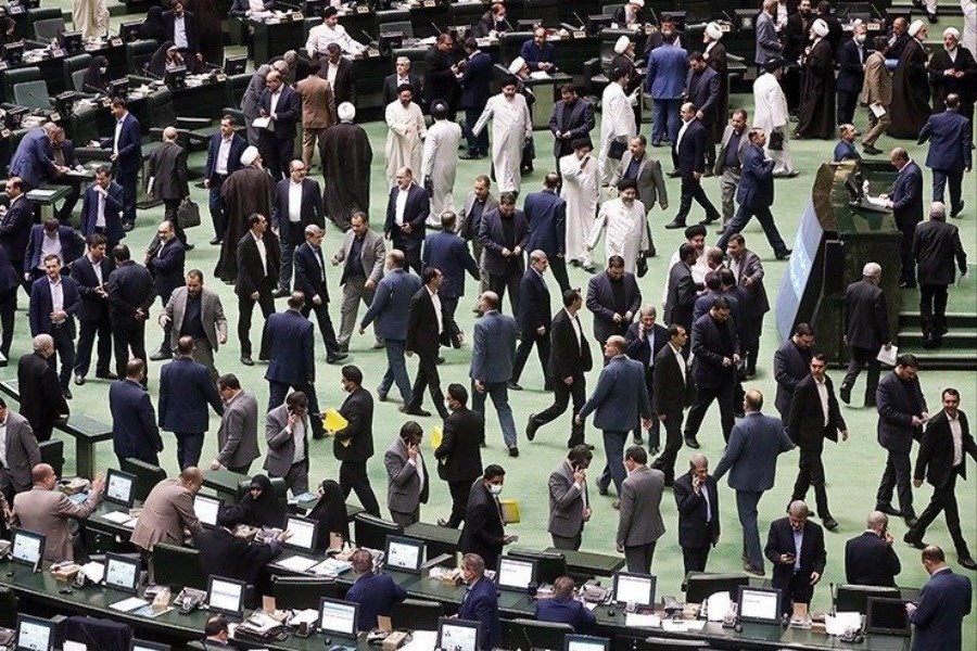 تصویر کنایه سنگین به مجلس: لااقل در مجلس دهم ساعت خواب مردم مختل نشد