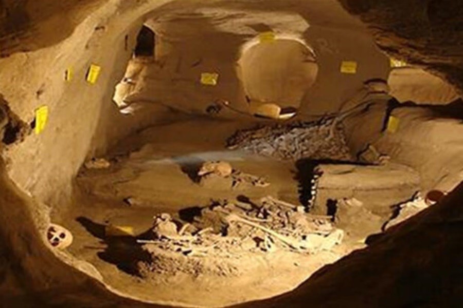 تصویر دستکندهای صخره‌ای ۲ هزار ساله اشتهارد ثبت ملی شد