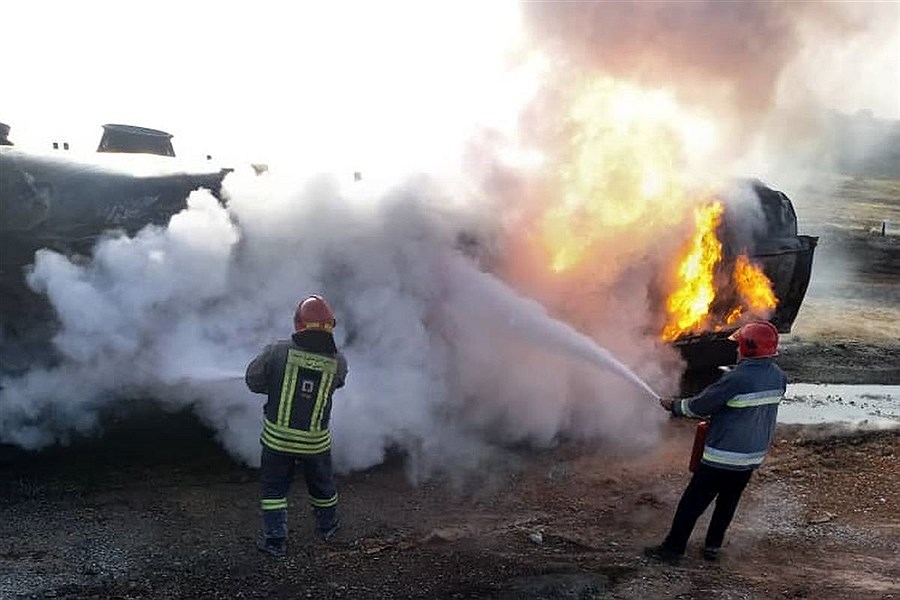 آتش سوزی یک دستگاه کامیون در آزاد راه خلیج فارس