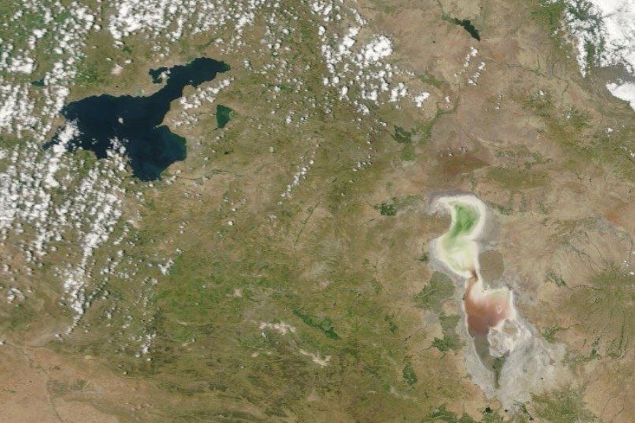 تصویر تصویر ماهواره ای ناسا از وضعیت دریاچه وان و ارومیه!