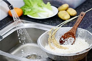آیا شستن برنج باکتری های آن را از بین می‌برد؟