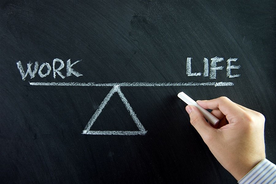 تصویر چطور بین کار و زندگی تعادل برقرار کنیم؟
