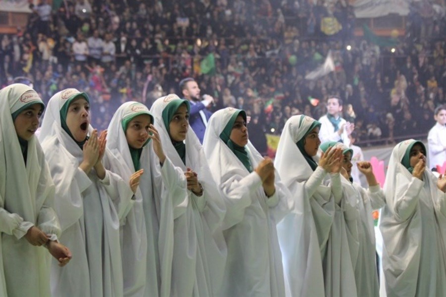 تصویر حضور حماسه‌ساز دختران انقلاب در ورزشگاه آزادی برای ترویج حجاب در جامعه