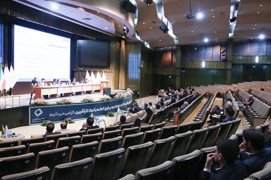 تصویر برگزاری مجمع عمومی عادی سالانه صاحبان سهام بانک کارآفرین