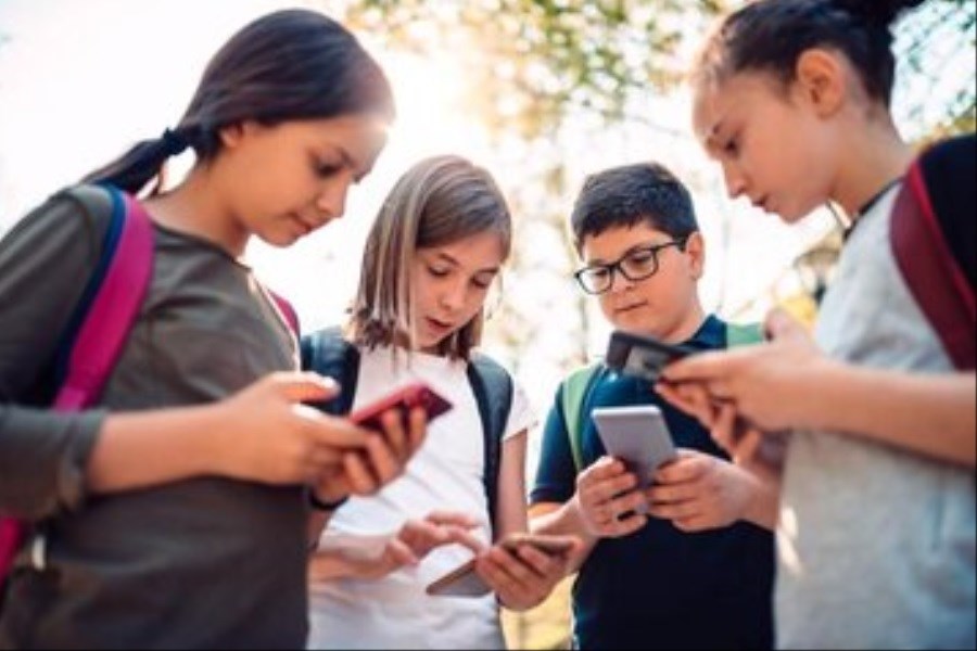 تصویر ممنوعیت استفاده از تلفن هوشمند در مدارس