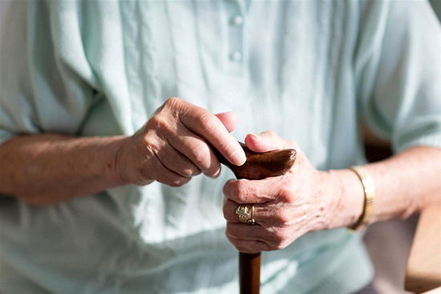 خطرات انزوای اجتماعی در دوران سالمندی را بدانید